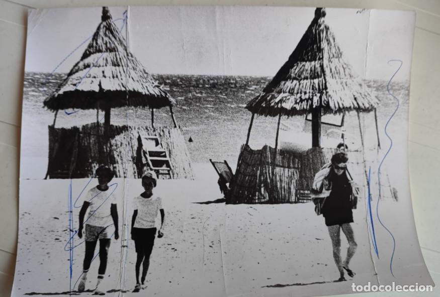 Fotograf&iacute;a antigua: DANIEL COHNBENDIT, DANY EL ROJO DE VACACIONES EN CAGLIARI, FOTOGRAFIA, 20,5 X 15,5 CM