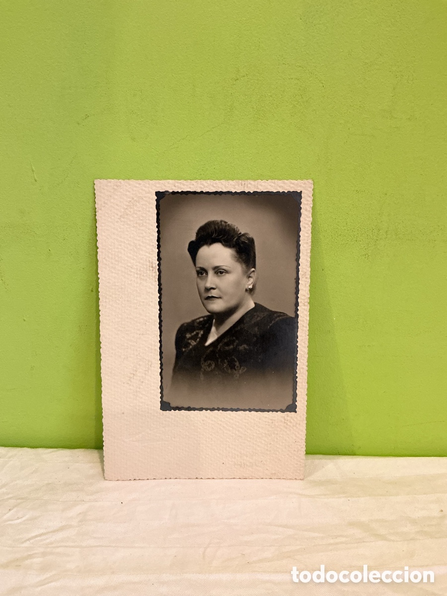 Photographie ancienne: Fotograf&iacute;a de se&ntilde;ora sobre cart&oacute;n &ndash; A&ntilde;os 40&ndash;50