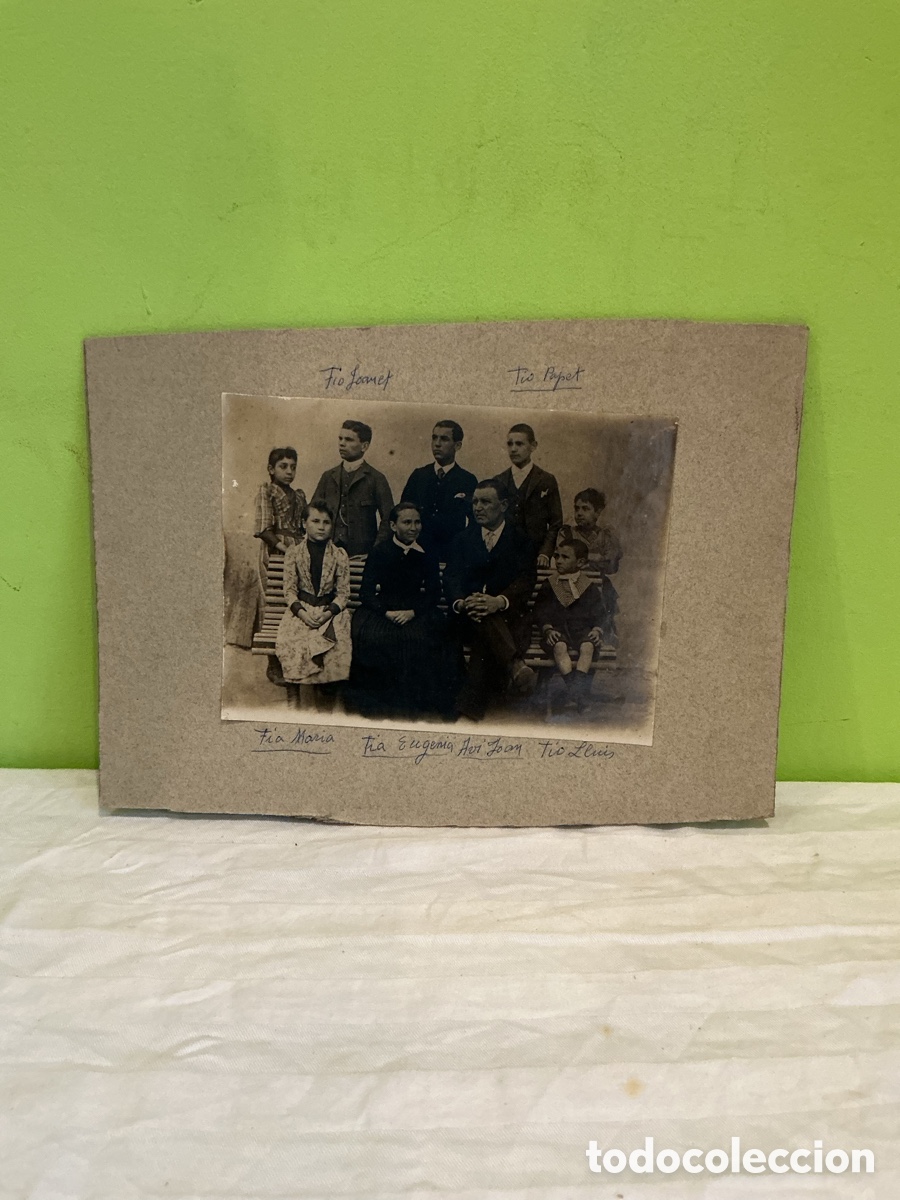 Fotografia antica: Fotograf&iacute;a antigua familiar sobre cart&oacute;n, hacia 1900&ndash;1920