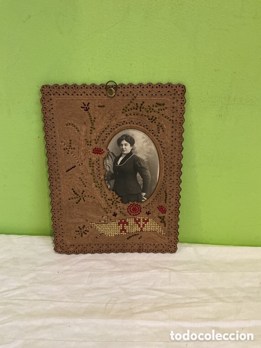 Antique Photography: Fotograf&iacute;a de dama con marco bordado, hacia 1900&ndash;1915