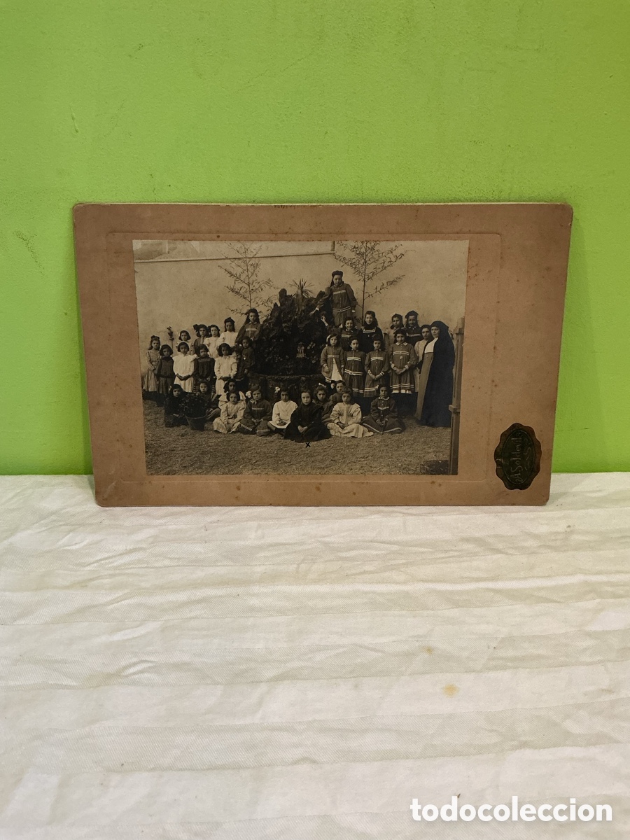 Fotografia antica: Grupo escolar con religiosa, A. Soldevila, hacia 1900&ndash;1920