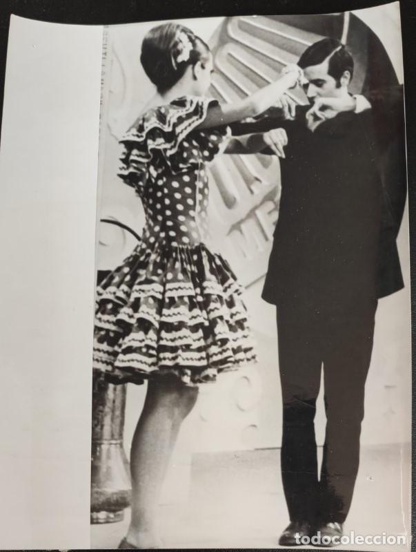 Alte Fotografie: BARCELONA 1969, FRANCISCO JAVIER RUIZ, SEVILLANAS, UN MILL&Oacute;N PARA EL MEJOR, TELEFOTO
