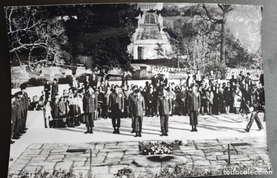 Fotografia antica: WASHINGTON 22 NOV. 1968, HOMENAJE EN LA TUMBA DE JOHN F. KENNEDY EN EL 5&ordm; ANIVERSARIO DE SU MUERTE