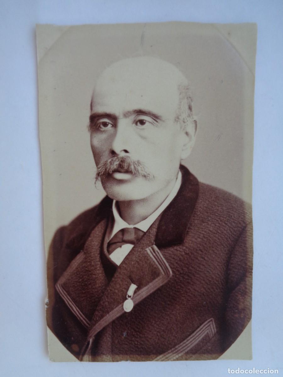 Fotografia antica: FOTO DE ESTUDIO DE SE&Ntilde;OR CON MINIATURA DE MEDALLA , VETERANO GUERRA SIGLO XIX. DE AMAYRA - JULI&Aacute;
