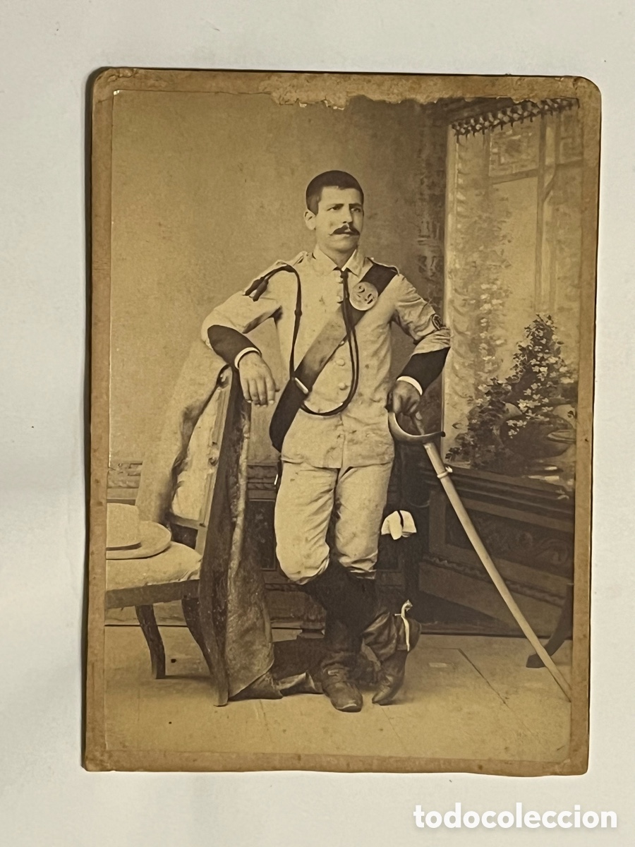 Alte Fotografie: CUBA. Fotograf&iacute;a Hist&oacute;rica.. militar espa&ntilde;ol con uniforme de ultramar con sable (fin Siglo XIX)