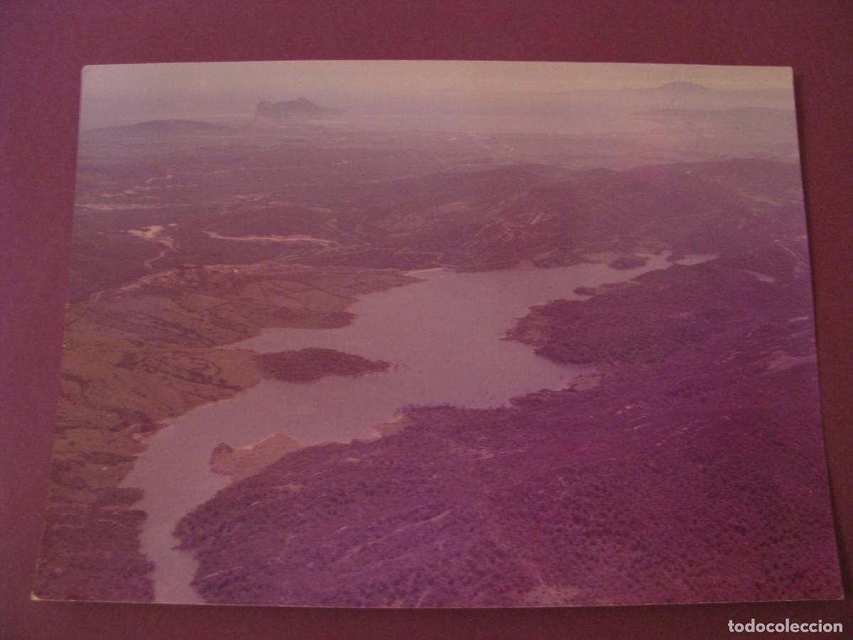 Fotograf&iacute;a antigua: FOTO AEREA: PAISAJES ESPA&Ntilde;OLES EMBALSE DE GUADARRANQUE. CASTELLAR DE LA FRONTERA, CADIZ. 17X12,5 CM