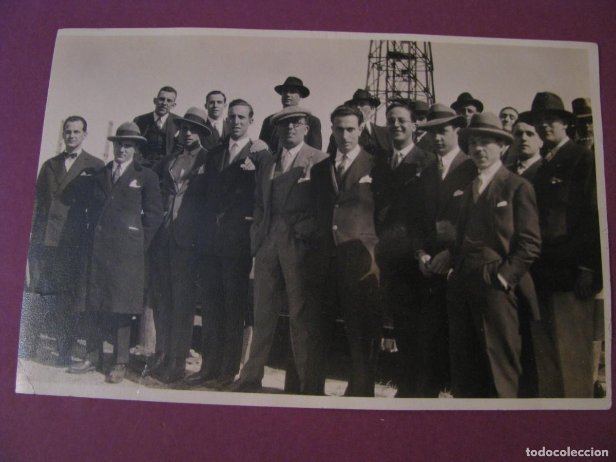 Fotograf&iacute;a antigua: ANTIGUA FOTO. GRUPO DE HOMBRES. SIN IDENTIFICAR EL LUGAR. A&Ntilde;OS 1920-30. 13X8,5 CM