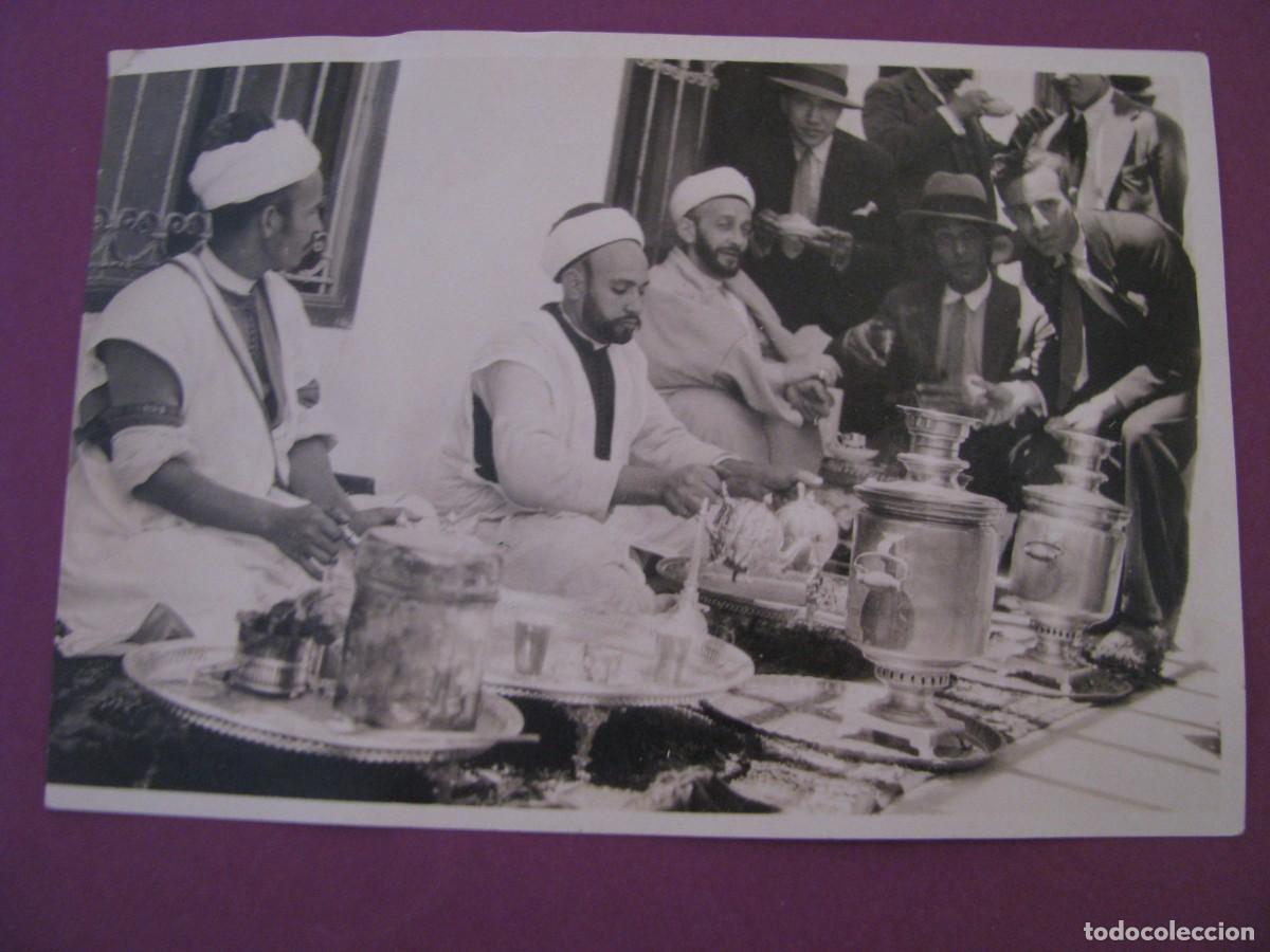 Fotograf&iacute;a antigua: ANTIGUA FOTO. GRUPO DE HOMBRES. SIN IDENTIFICAR EL LUGAR, MARRUECOS?. A&Ntilde;OS 1920-30. 12,5X8,5 CM
