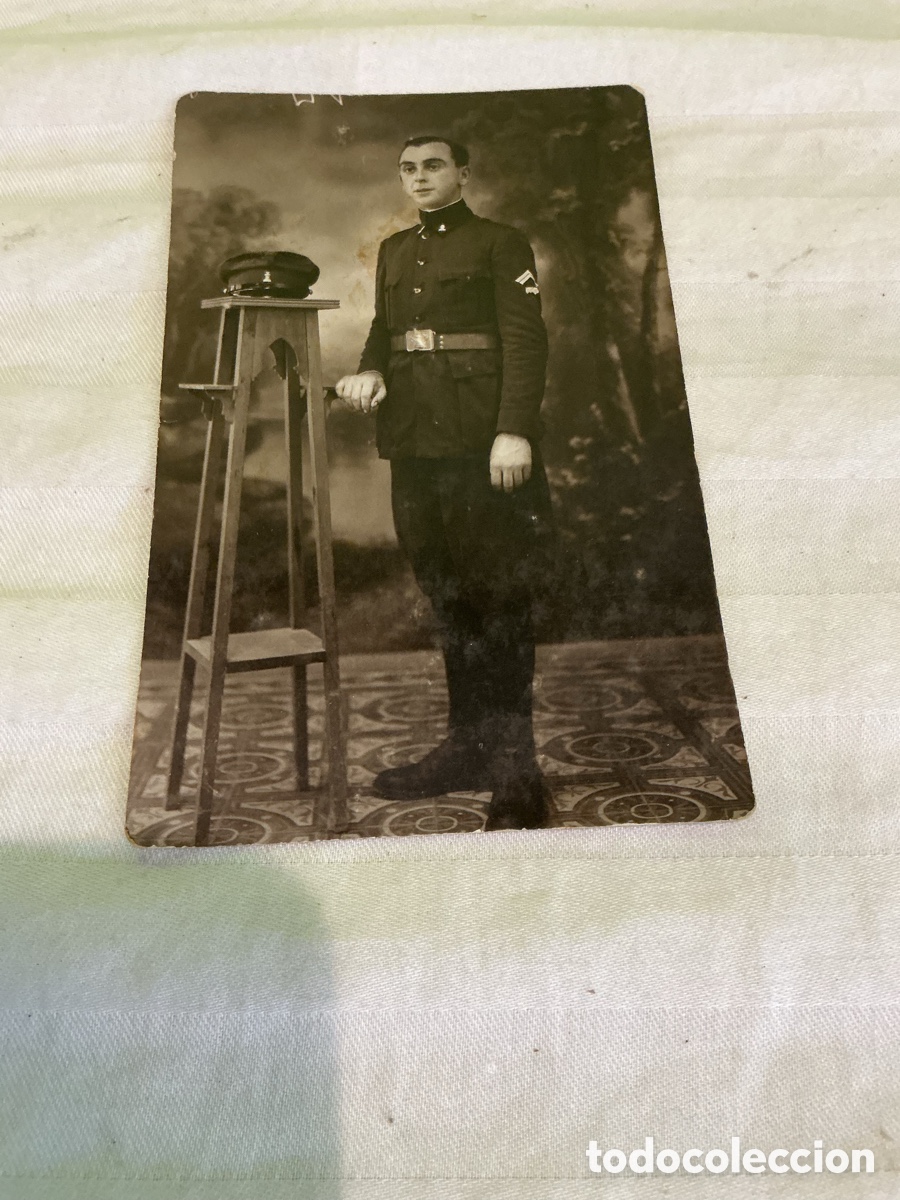 Fotograf&iacute;a antigua: Fotograf&iacute;a militar en tarjeta postal. Retrato de uniforme. Principios del siglo XX.