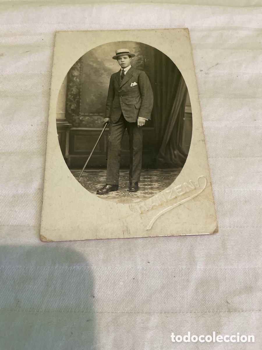 Fotograf&iacute;a antigua: Fotograf&iacute;a antigua de caballero con sombrero y bast&oacute;n. Principios del siglo XX.