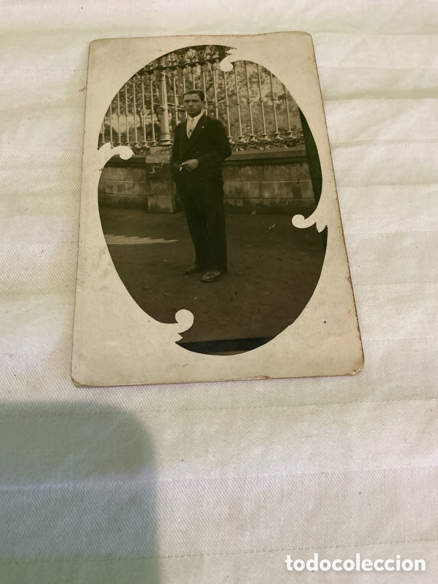 Fotograf&iacute;a antigua: Fotograf&iacute;a antigua de caballero en exterior. Tarjeta postal. Principios del siglo XX.