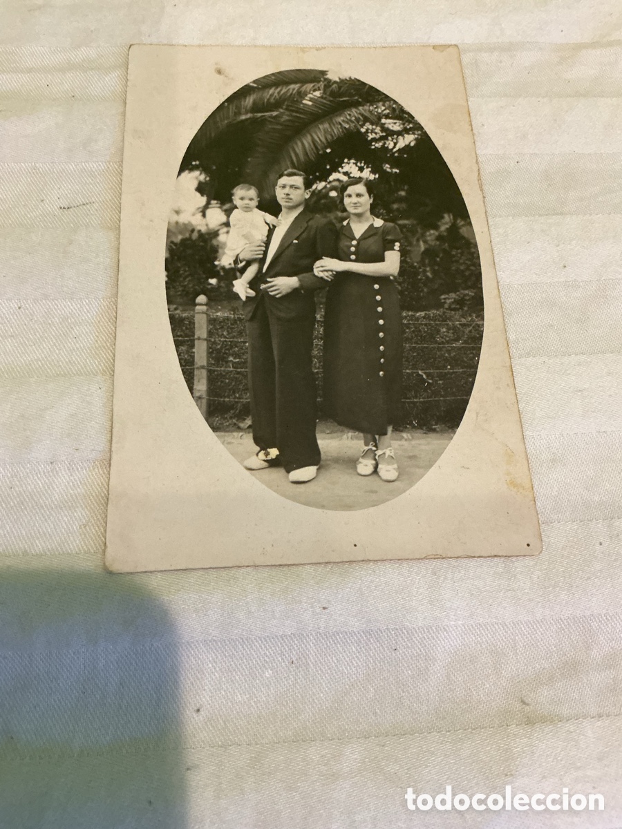 Fotograf&iacute;a antigua: Fotograf&iacute;a antigua de pareja con beb&eacute;. Tarjeta postal. A&ntilde;os 30.
