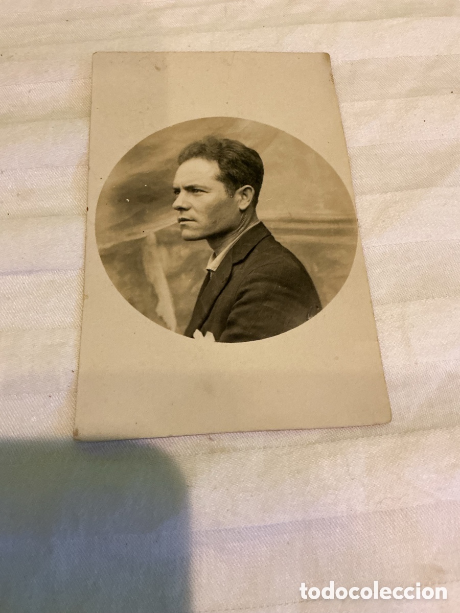 Fotograf&iacute;a antigua: Fotograf&iacute;a antigua de caballero de perfil. Tarjeta postal. A&ntilde;os 20&ndash;30.