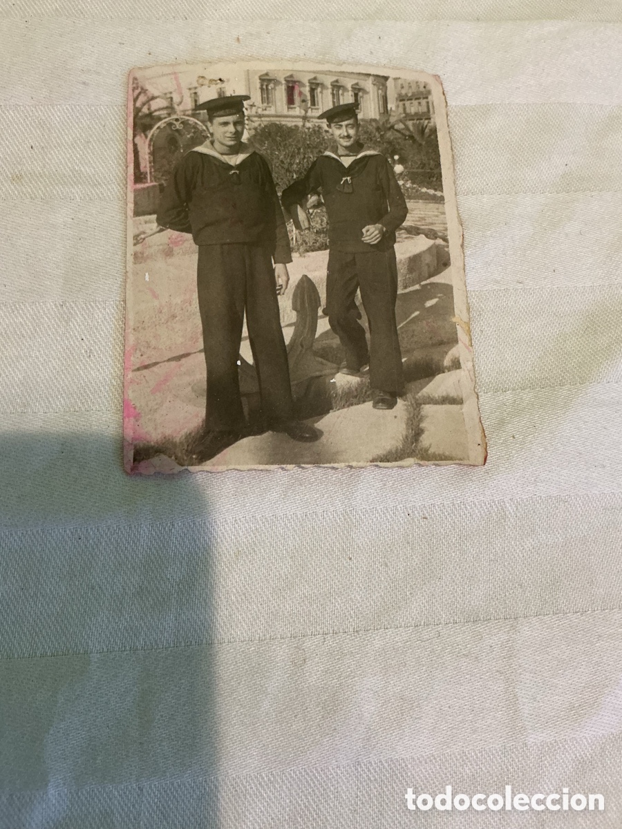 Fotograf&iacute;a antigua: Fotograf&iacute;a de dos marineros. Cartagena. A&ntilde;os 40&ndash;50, aproximadamente.