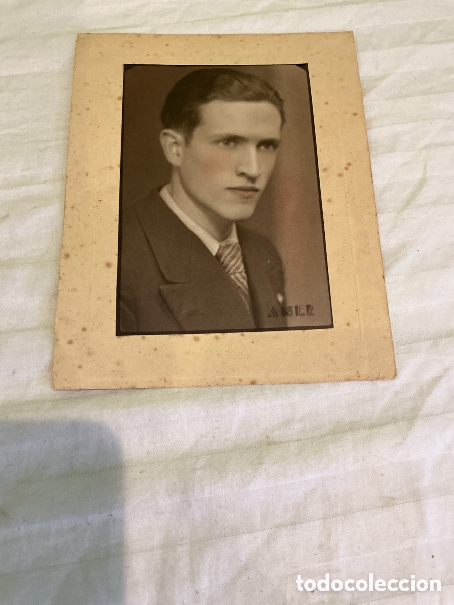 Fotograf&iacute;a antigua: Retrato fotogr&aacute;fico de joven. Estudio Aner. A&ntilde;os 30, aproximadamente.