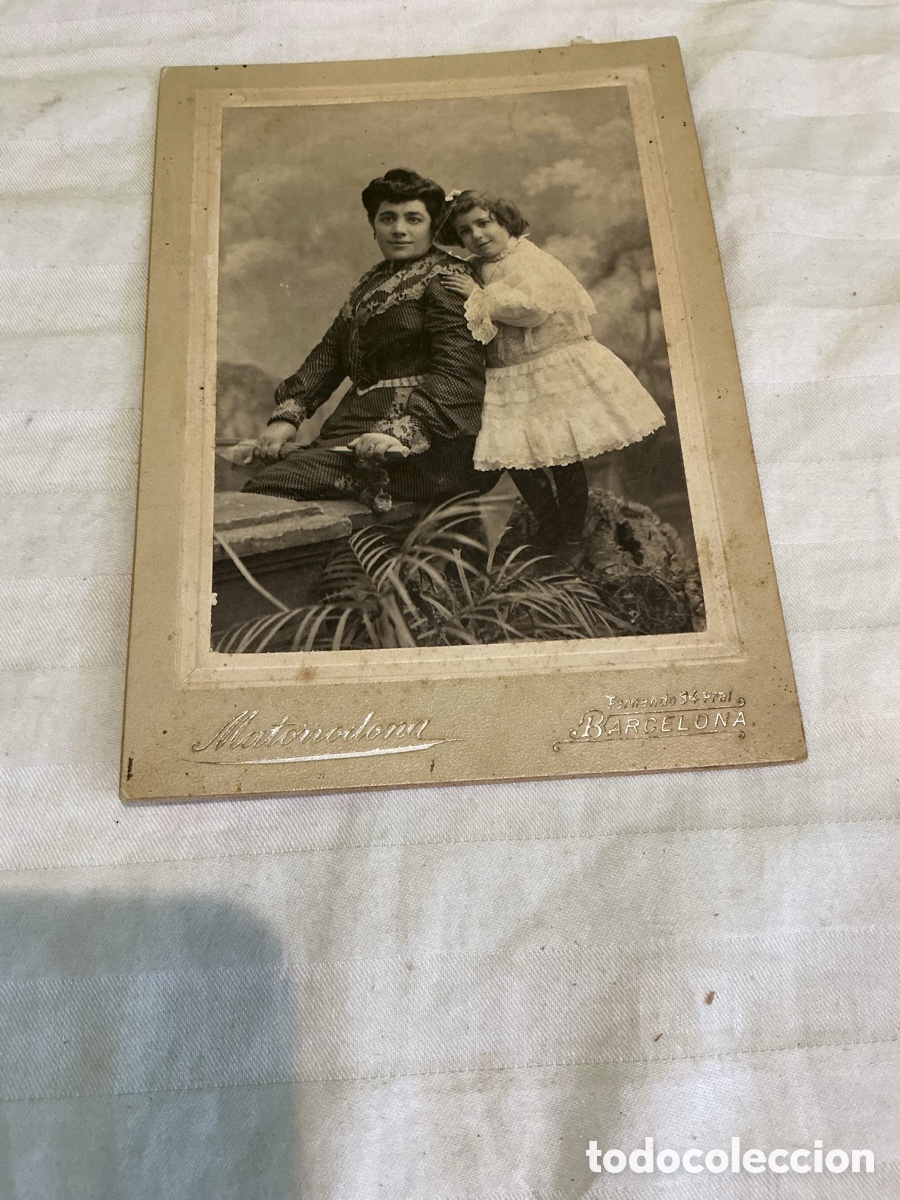 Fotograf&iacute;a antigua: Retrato de mujer y ni&ntilde;a. M. Matarrodona, Barcelona. Hacia 1900.