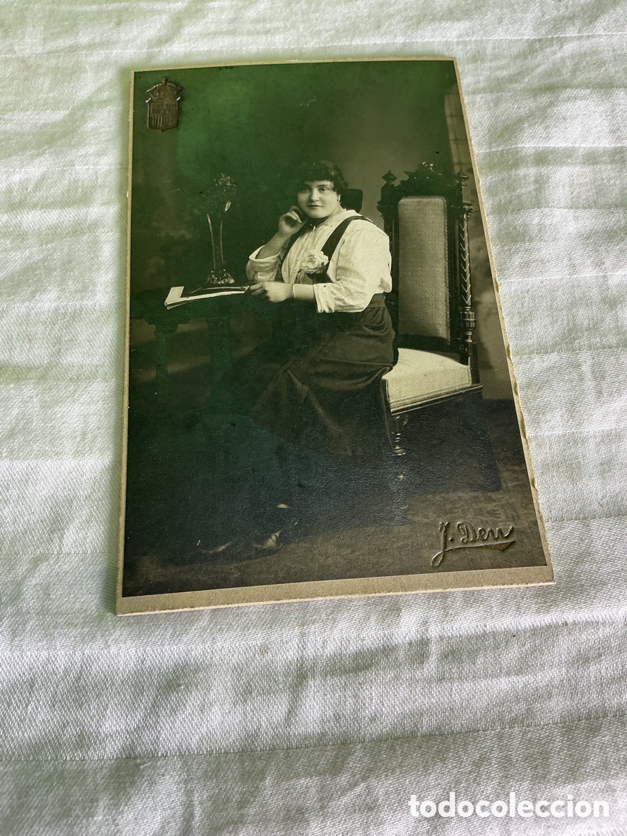 Fotograf&iacute;a antigua: Fotograf&iacute;a antigua de mujer con libro &mdash; F. Deu, Sabadell