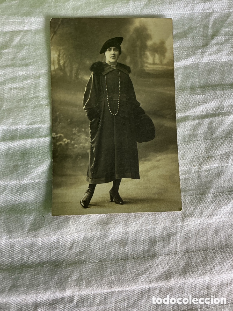 Fotograf&iacute;a antigua: Fotograf&iacute;a antigua de mujer con sombrero y collar &mdash; Company, Madrid