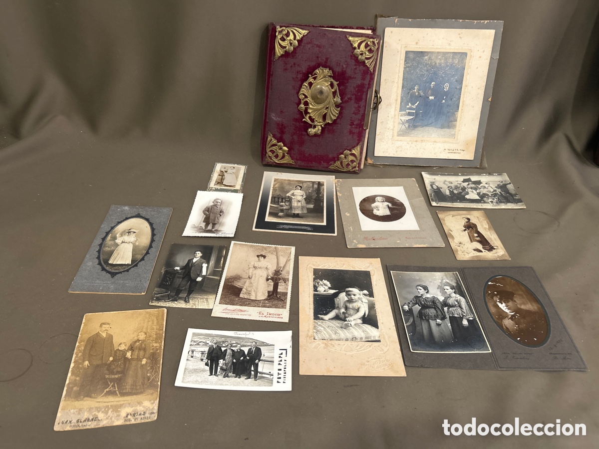 Fotograf&iacute;a antigua: ANTIGUO ALBUM DE FOTOGRAFIAS DE TERCIOPELO GRANATE CON HERRAJE Y BRONCES, CON FOTOS,S.XIX