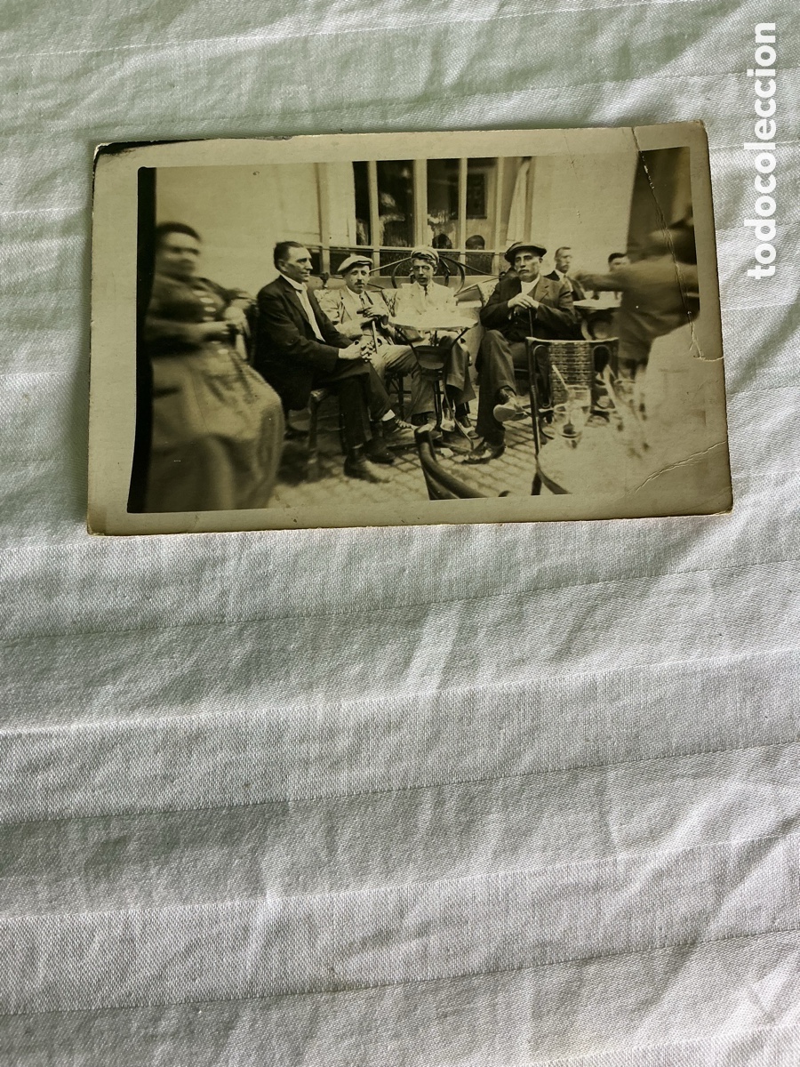Alte Fotografie: Postal fotogr&aacute;fica de Camprodon. Caballeros en terraza. 1919.
