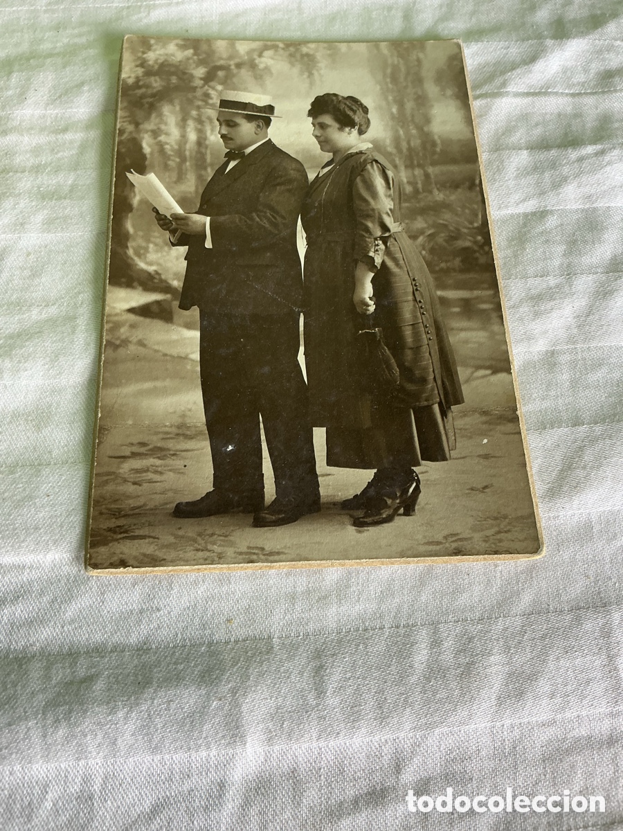 Fotograf&iacute;a antigua: Postal fotogr&aacute;fica de pareja. Estudio Ban&uacute;s-Masanas, Barcelona. 1919.