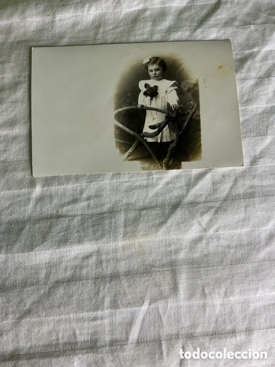 Fotograf&iacute;a antigua: Antigua postal fotogr&aacute;fica de ni&ntilde;a con lazo. Estudio Miguel, Barcelona.