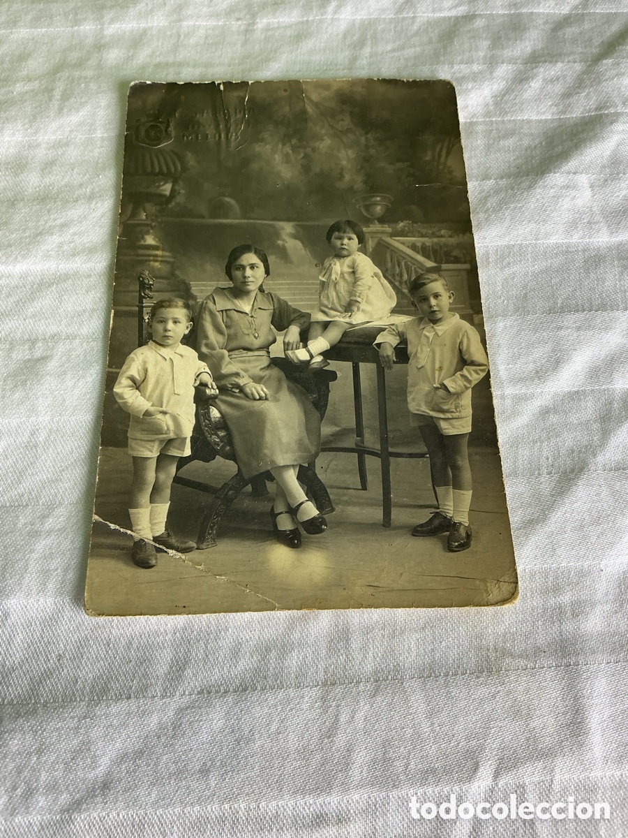 Fotograf&iacute;a antigua: Fotograf&iacute;a antigua madre con tres hijos &ndash; Retrato familiar &ndash; A&ntilde;os 20-30