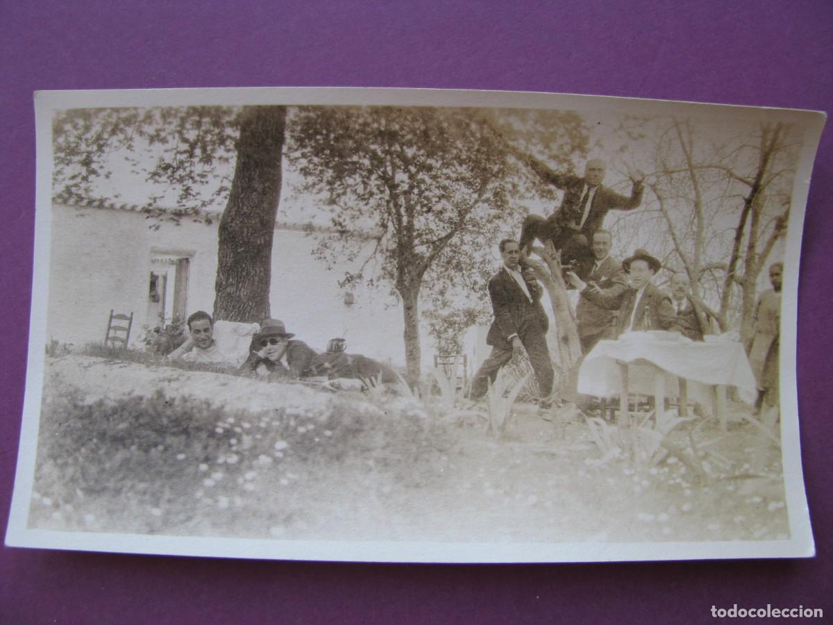 Fotograf&iacute;a antigua: FOTO ORIGINAL DEL A&Ntilde;O 1922. 11X6,5 CM. GRUPO PERSONAS, PAIS VASCO.