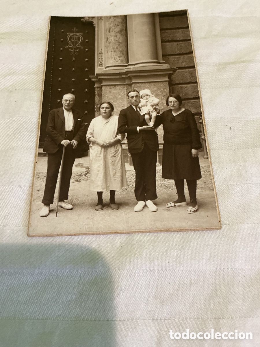 Fotograf&iacute;a antigua: Antigua fotograf&iacute;a familiar con beb&eacute; &ndash; Studio Bilbeny Barcelona &ndash; Monasterio de Montserrat
