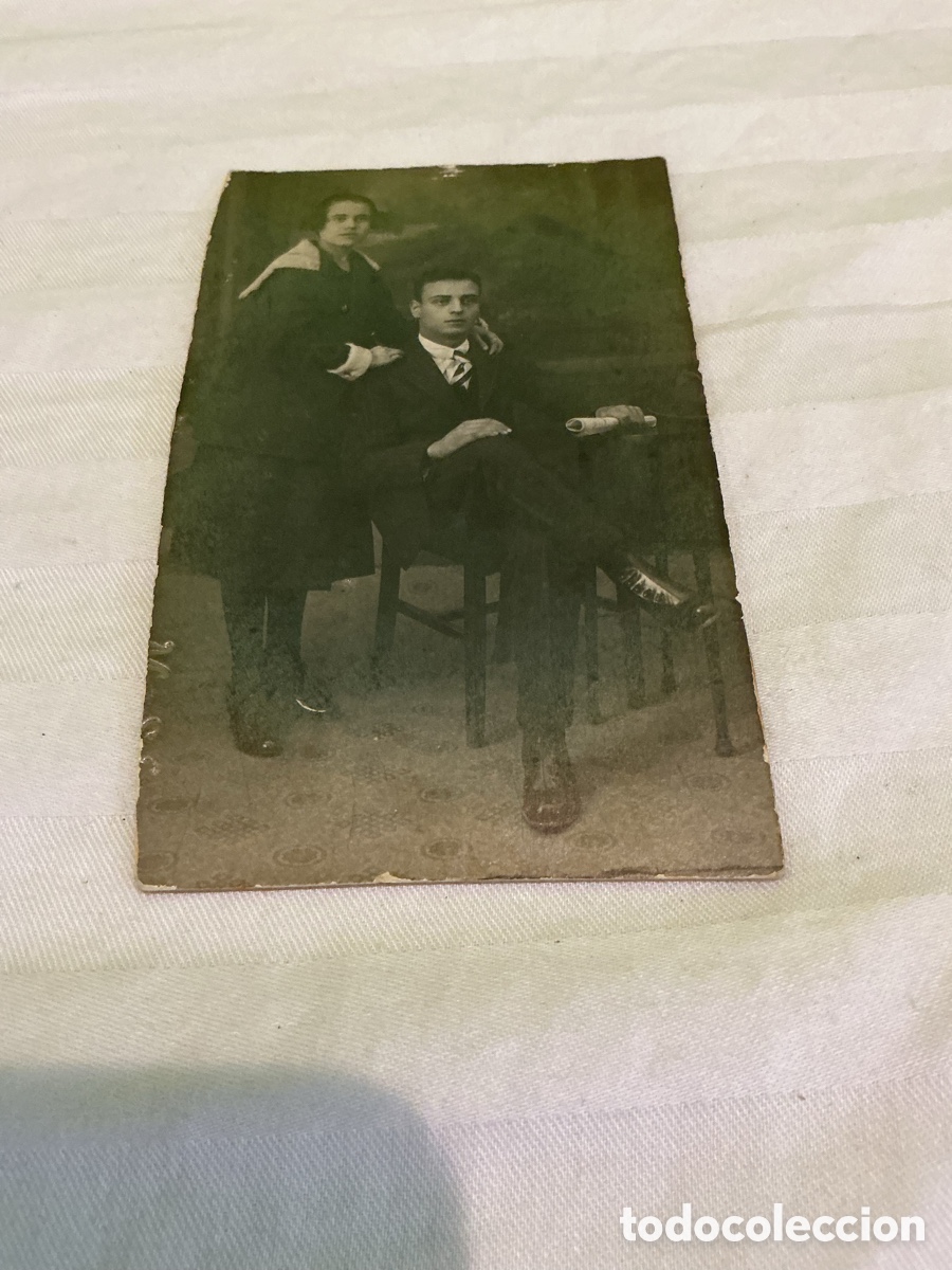 Fotograf&iacute;a antigua: Antigua postal fotogr&aacute;fica de pareja elegante &ndash; Retrato de estudio, principios del siglo XX