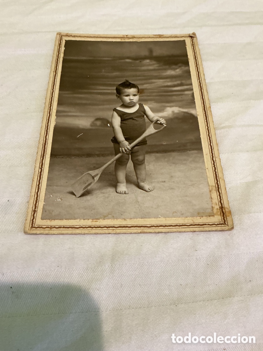 Fotograf&iacute;a antigua: Antigua fotograf&iacute;a ni&ntilde;o con pala de playa &ndash; Foto Art Stil Estap&eacute; Matar&oacute;