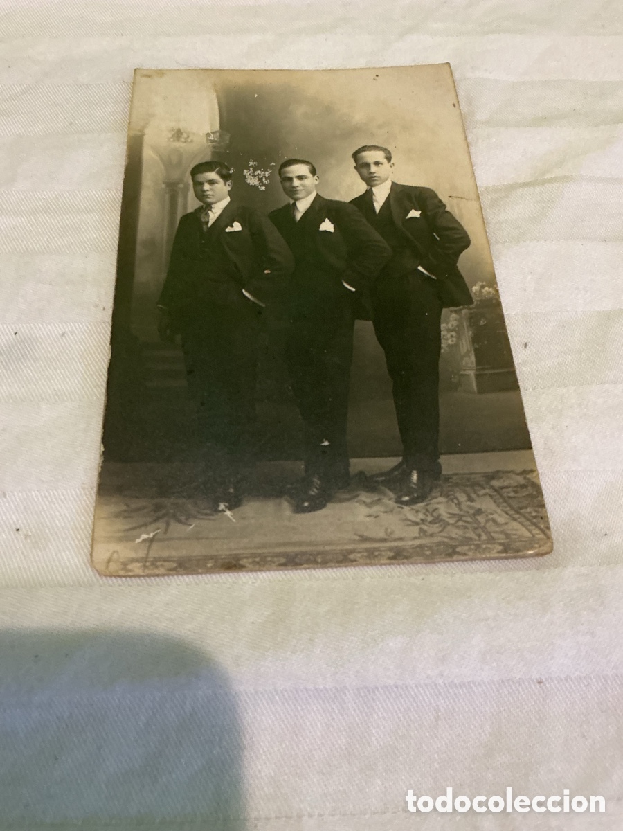 Fotograf&iacute;a antigua: Antigua postal fotogr&aacute;fica de tres caballeros elegantes &ndash; Fot&oacute;grafo Octavio Unal, Girona