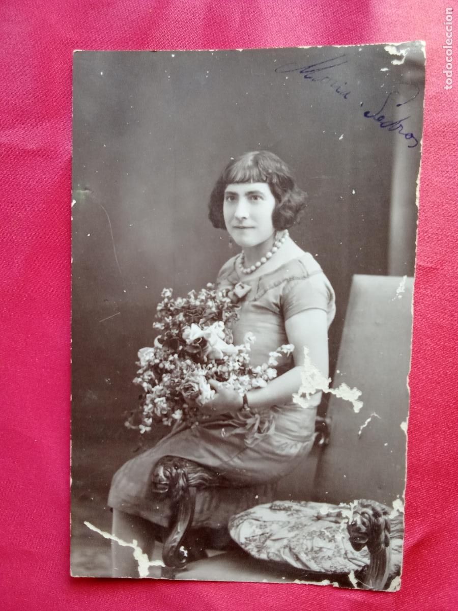 Fotograf&iacute;a antigua: Fotografia postal mujer con flores a&ntilde;os 20 P.2-124