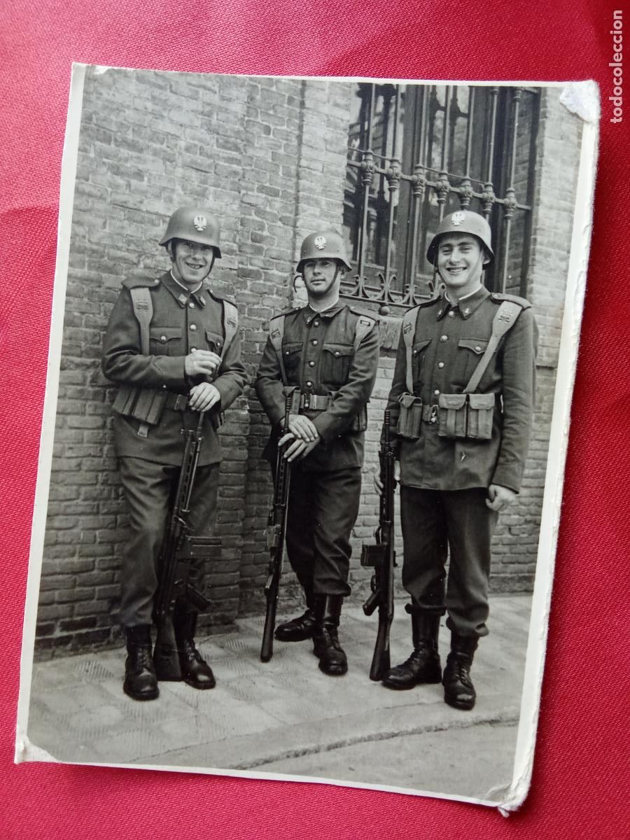 Fotograf&iacute;a antigua: Tres militares espa&ntilde;oles infanteria uniforme completo F-3 P.2-161