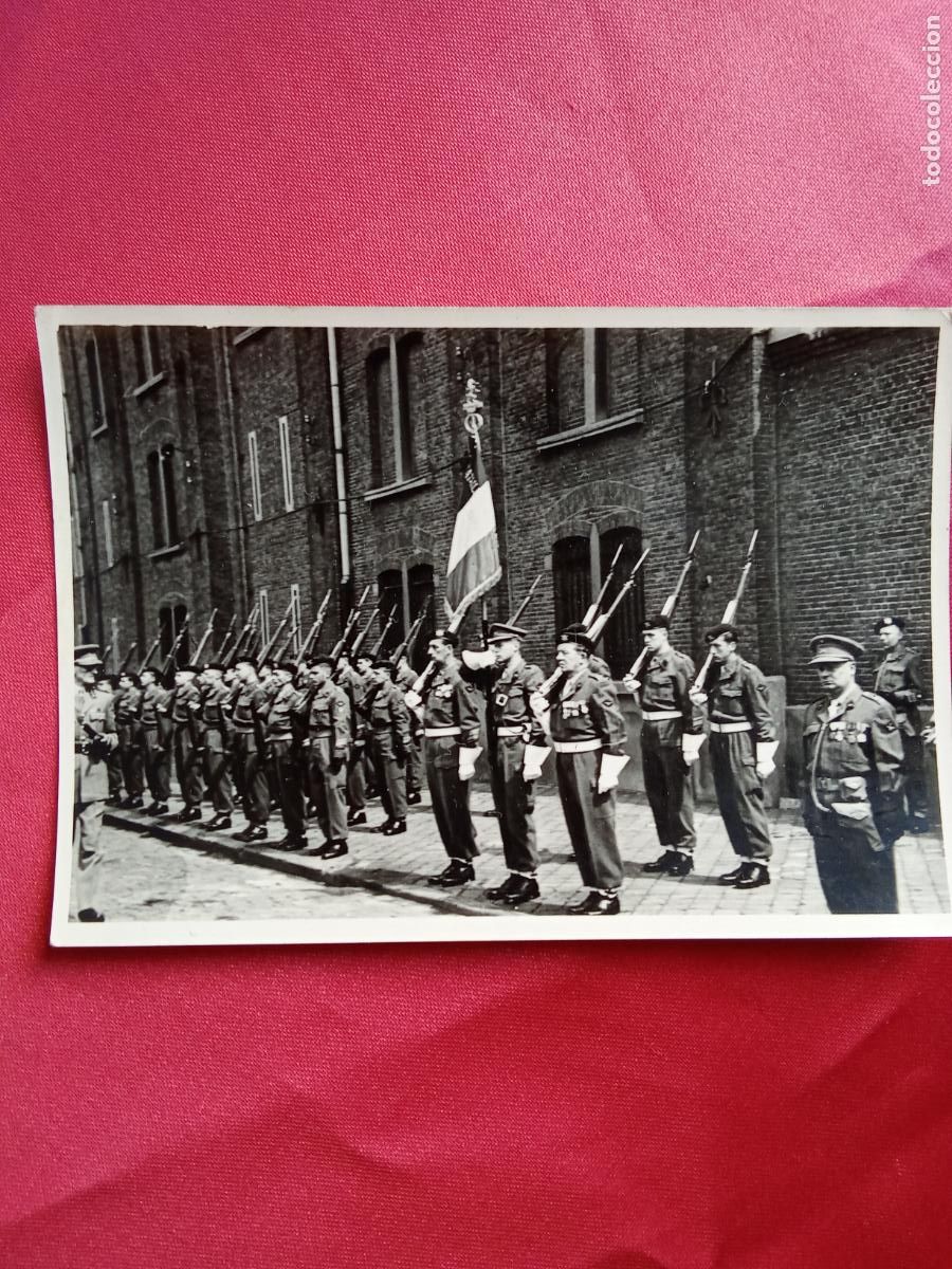 Fotograf&iacute;a antigua: Desfile militar belga bayoneta F-7 P.2-165