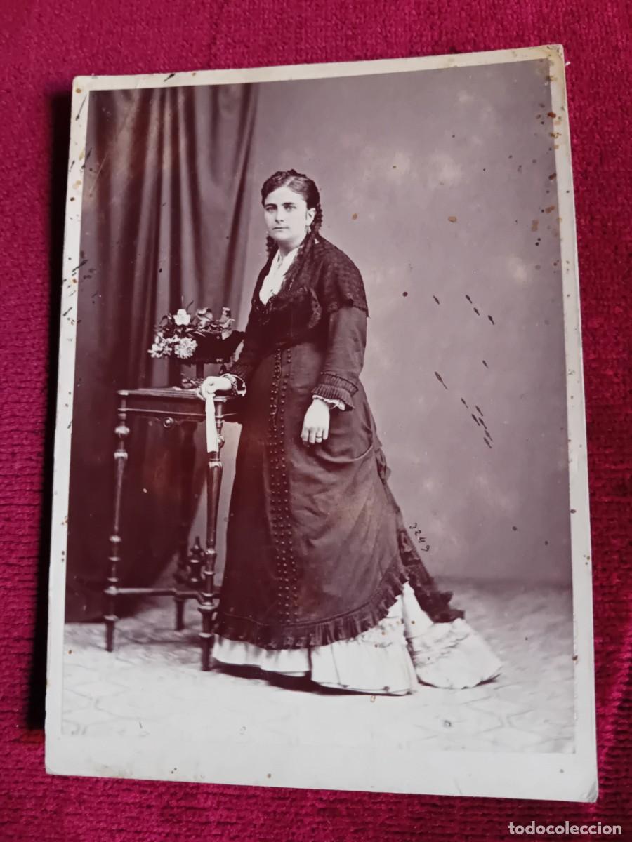 Fotograf&iacute;a antigua: Mujer con el brazo en una mesa, J. Guti&eacute;rrez, Madrid