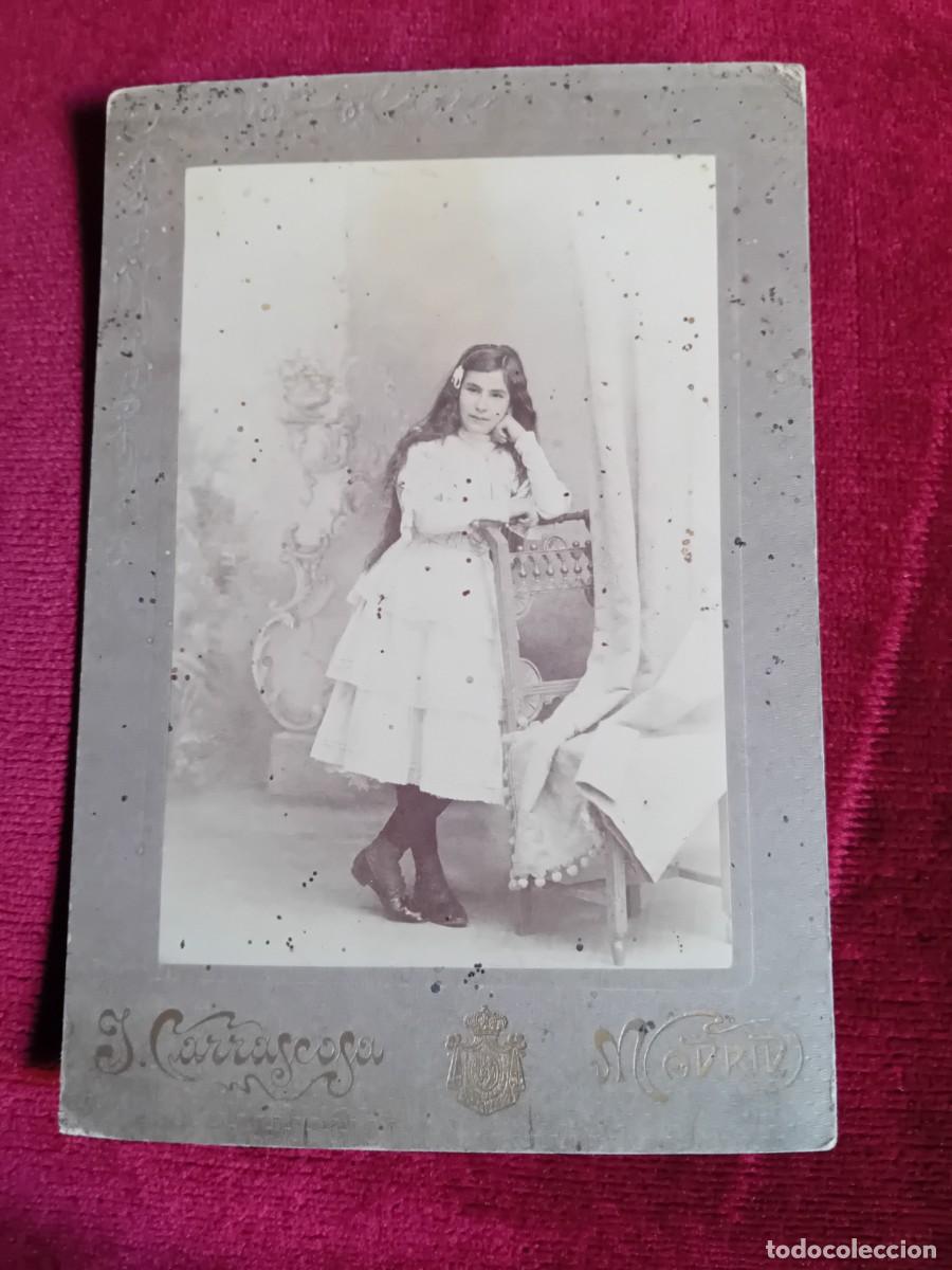 Fotograf&iacute;a antigua: Chica recostada en una silla, J. Carrascosa, Madrid