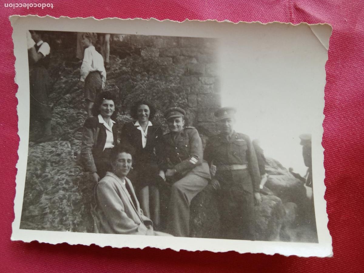 Fotograf&iacute;a antigua: Fotograf&iacute;a soldados Belgica y chicas a&ntilde;os 40 postguerra P.1355