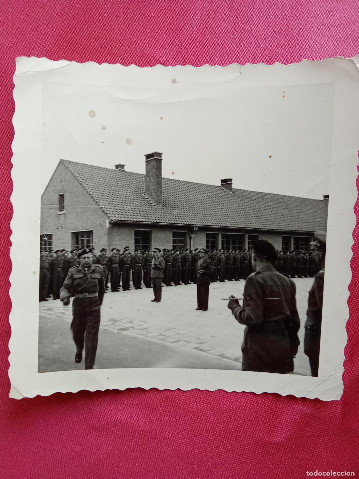 Fotograf&iacute;a antigua: Fotografia soldados belgia en fila a&ntilde;os 40 P.1365
