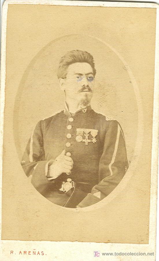 Fotografia antica: MILITAR. ALFEREZ DE CAZADORES DE INFANTERIA. HACIA 1.870.
