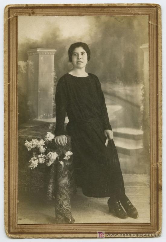 Photographie ancienne: JOVEN SE&Ntilde;ORITA. Se&ntilde;orita, ramo de flores y abanico. Circa 1910. F: PHOTO. Alicante