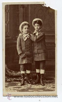 Photographie ancienne: FOTO NAPOLEON CDV 2 NI&Ntilde;OS ESQUINA SUPERIOR UN POCO ROTA