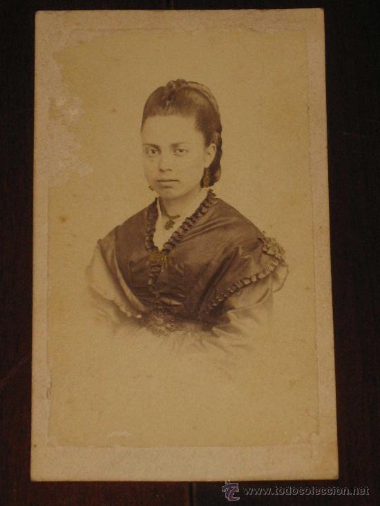 Fotografia antica: ANTIGUA FOTOGRAFIA ARTISTICA DE MUJER - EN FORMATO DE CARTA DE VISITA O DE GABINETE - SIN MARCAS DEL