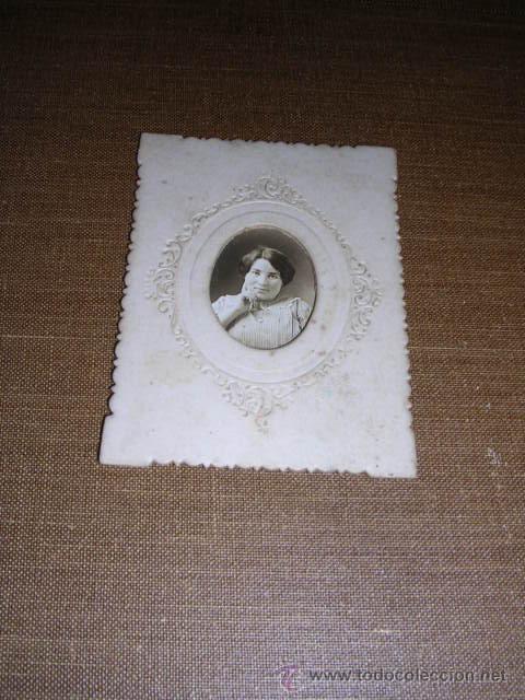 Photographie ancienne: CARTE DE VISITE MONTADA SOBRE CARTULINA 8X6 CM.