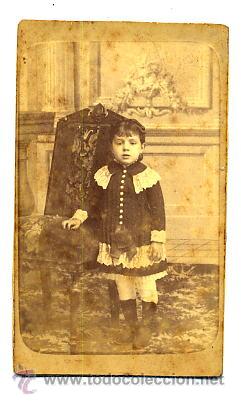 Photographie ancienne: RETRATO NI&Ntilde;A  TAMA&Ntilde;O MAS PEQUE&Ntilde;O QUE CDV.