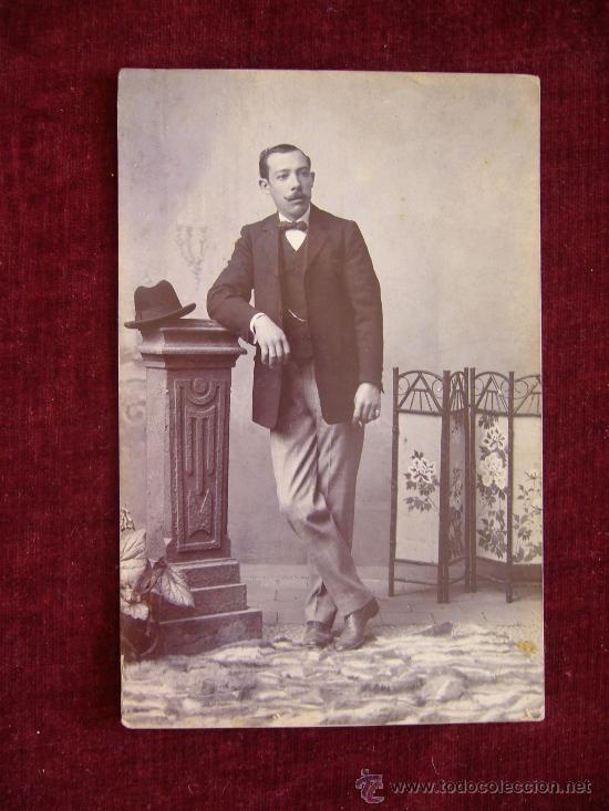 Fotograf&iacute;a antigua: Fotograf&iacute;a Antigua. Carte de Visite. Hombre con sombrero. Union postale universelle. Escrita.