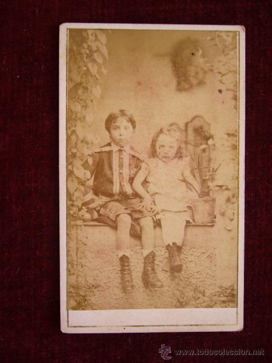Fotograf&iacute;a antigua: Fotograf&iacute;a Antigua. Carte de Visite. Ni&ntilde;os en jardin.