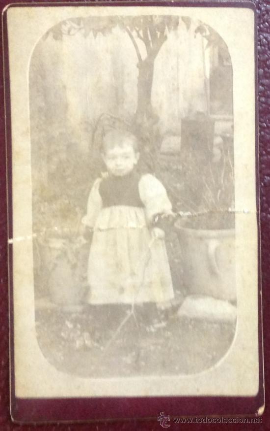 Fotografia antica: RETRATO NI&Ntilde;O EN JARDIN. CARTE DE VISITE.