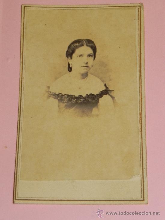 Photographie ancienne: FOTOGRAFIA ALBUMINA DE MUJER TIPO CDV, MIDE 10 X 6   CMS, NO PONE FOTOGRAFO.