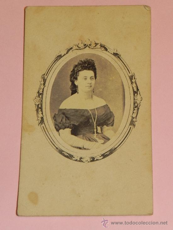 Fotograf&iacute;a antigua: FOTOGRAFIA ALBUMINA DE MUJER TIPO CDV, MIDE 10 X 6   CMS, NO PONE FOTOGRAFO.